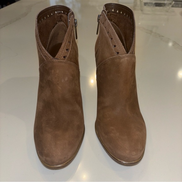 Vince Camuto VC-Fritan Brown Stacked Heel Boots - Picture 9 of 12